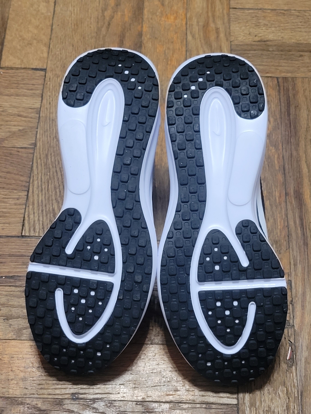 Nike Black and White Slip-On Mesh Running Shoes - Picture 6 of 7